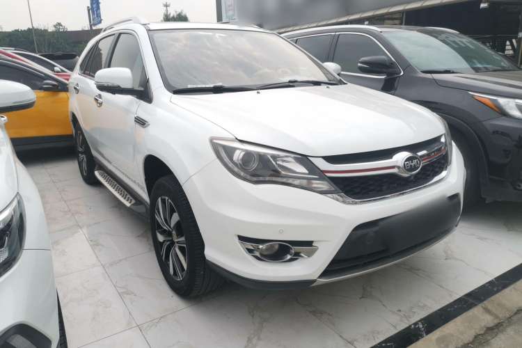 Used BYD S7 2017 2.0T Automatic Prestige Edition Front Right 45 Deg