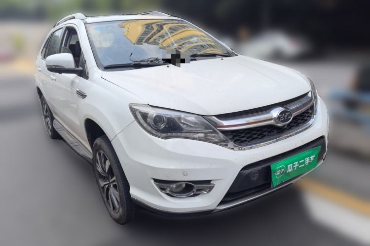 Used BYD S7 2017 2.0T Automatic Prestige Edition Front Right 45 Deg