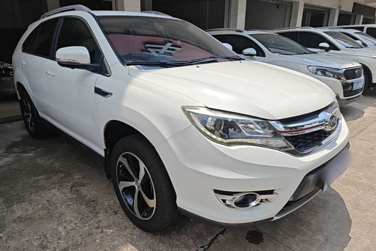Used BYD S7 2017 2.0T Automatic Luxury Model Front Right 45 Deg