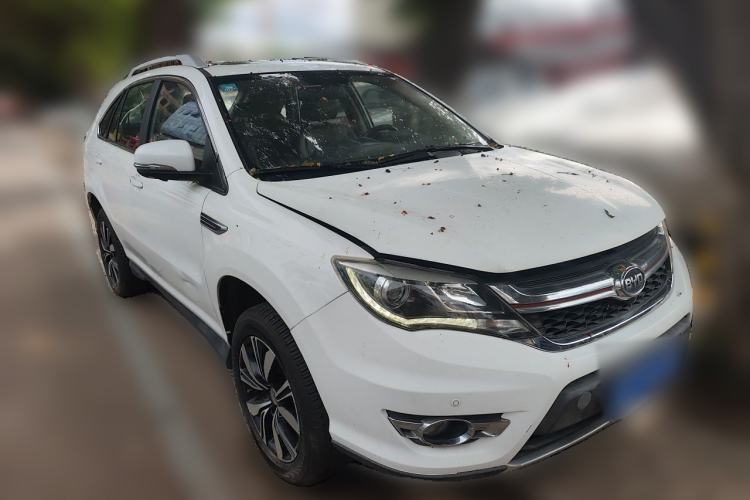 Used BYD S7 2017 2.0T Automatic Prestige Edition Front Right 45 Deg