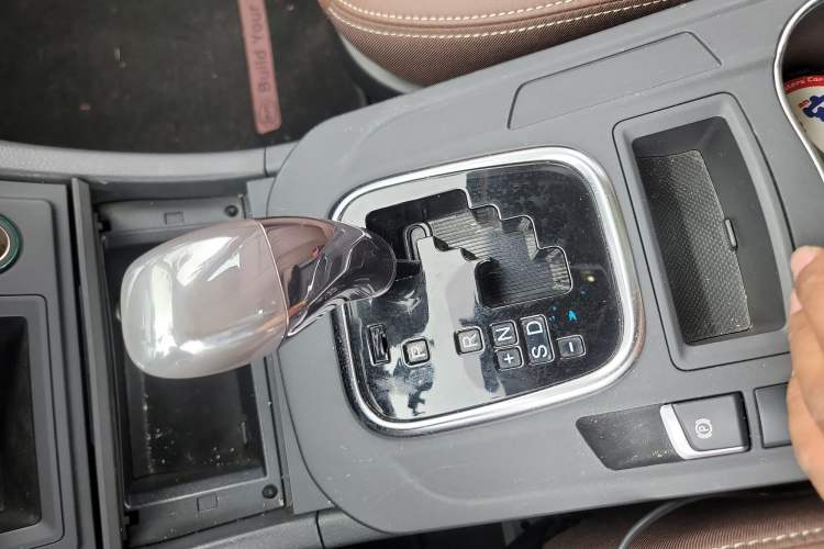 Used BYD S7 2017 2.0T Automatic Prestige Edition Gear Lever