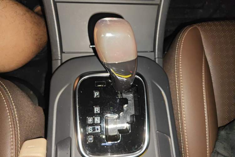 Used BYD S7 2017 2.0T Automatic Prestige Edition Gear Lever