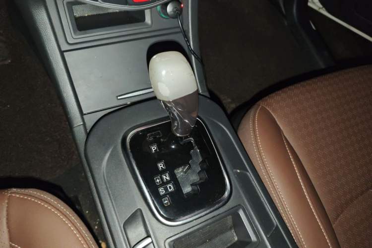 Used BYD S7 2017 2.0T Automatic Prestige Edition Gear Lever