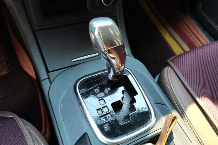 Used BYD S7 2017 2.0T Automatic Luxury Model Gear Lever