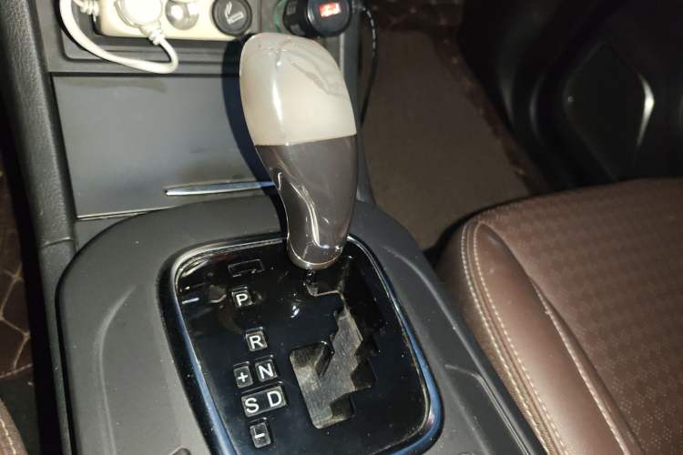 Used BYD S7 2017 2.0T Automatic Luxury Model Gear Lever