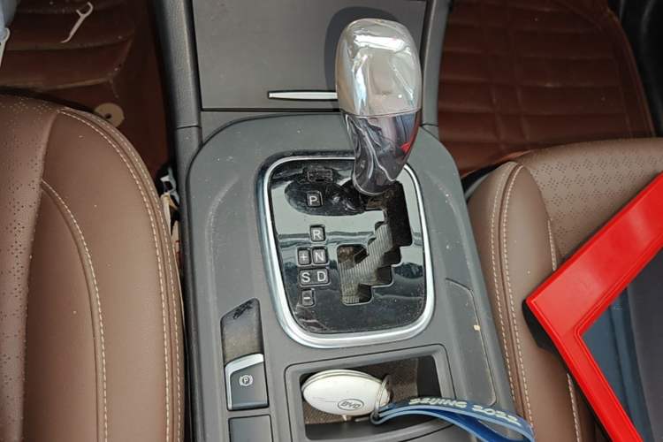 Used BYD S7 2017 2.0T Automatic Prestige Edition Gear Lever