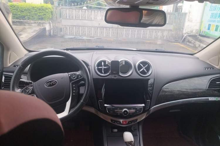 Used BYD S7 2017 2.0T Automatic Prestige Edition Headliner
