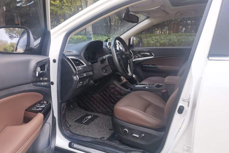 Used BYD S7 2017 2.0T Automatic Prestige Edition Interior 1