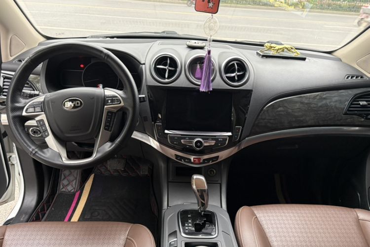 Used BYD S7 2017 2.0T Automatic Luxury Model Interior 1