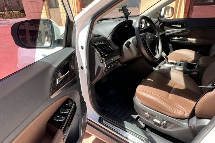Used BYD S7 2017 2.0T Automatic Prestige Edition Interior 15