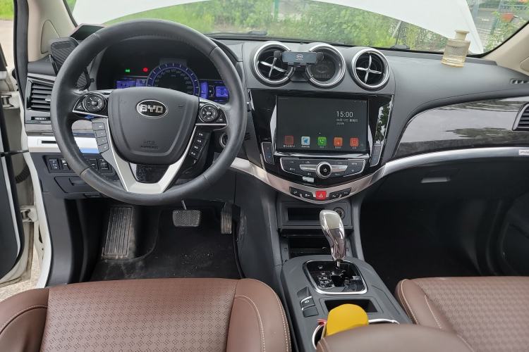 Used BYD S7 2017 2.0T Automatic Prestige Edition Interior 2