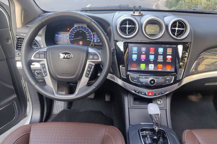 Used BYD S7 2017 2.0T Automatic Luxury Model Interior 2