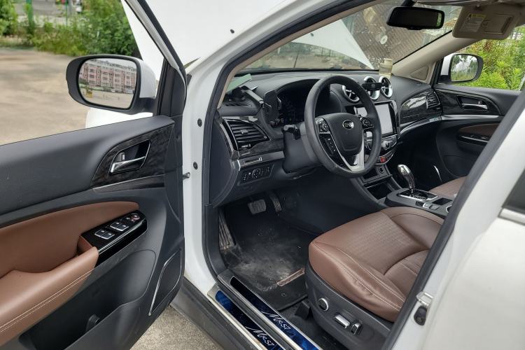 Used BYD S7 2017 2.0T Automatic Prestige Edition Interior 3