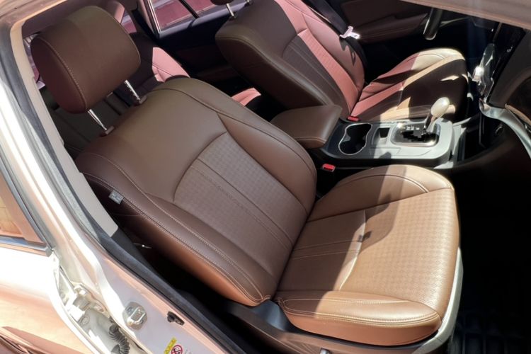 Used BYD S7 2017 2.0T Automatic Prestige Edition Interior 3