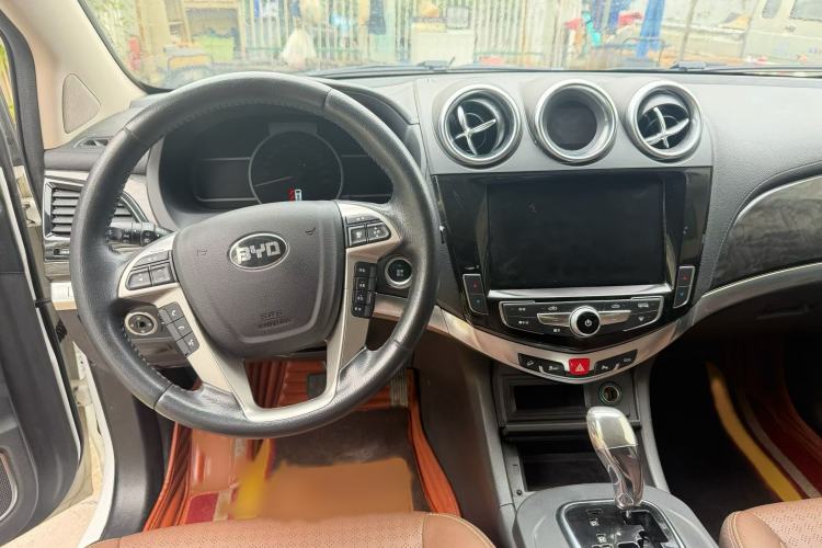Used BYD S7 2017 2.0T Automatic Luxury Model Interior 4