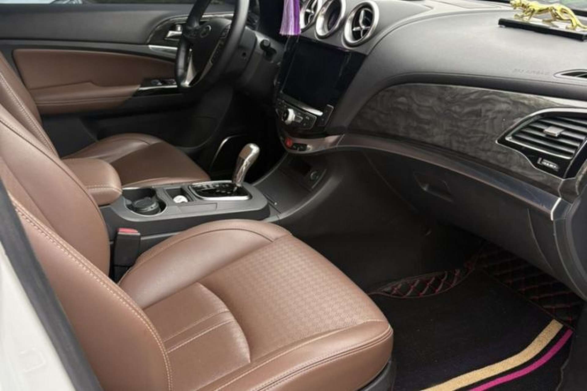 Used BYD S7 2017 2.0T Automatic Luxury Model Interior 4