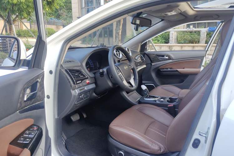 Used BYD S7 2017 2.0T Automatic Luxury Model Interior 4