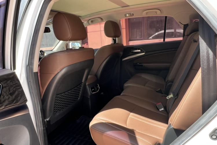 Used BYD S7 2017 2.0T Automatic Prestige Edition Interior 4