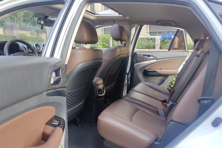 Used BYD S7 2017 2.0T Automatic Luxury Model Interior 5