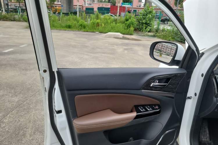 Used BYD S7 2017 2.0T Automatic Prestige Edition Interior 7