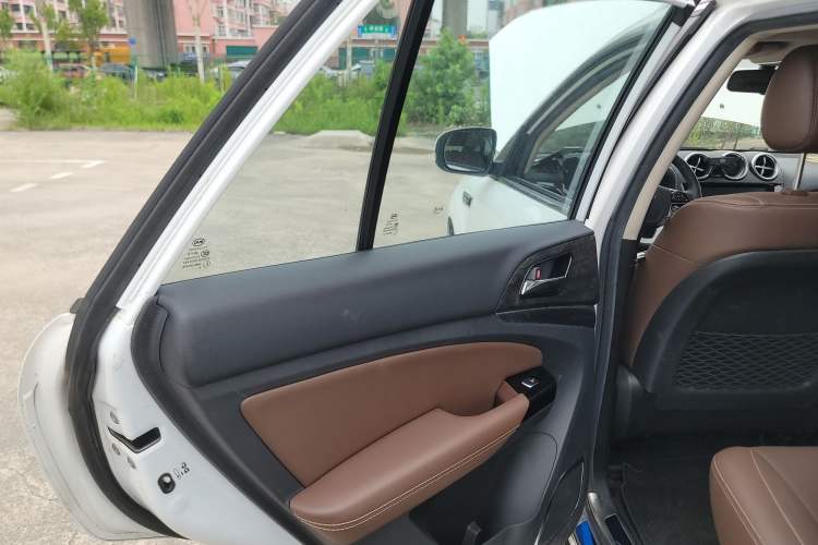Used BYD S7 2017 2.0T Automatic Prestige Edition Interior 8