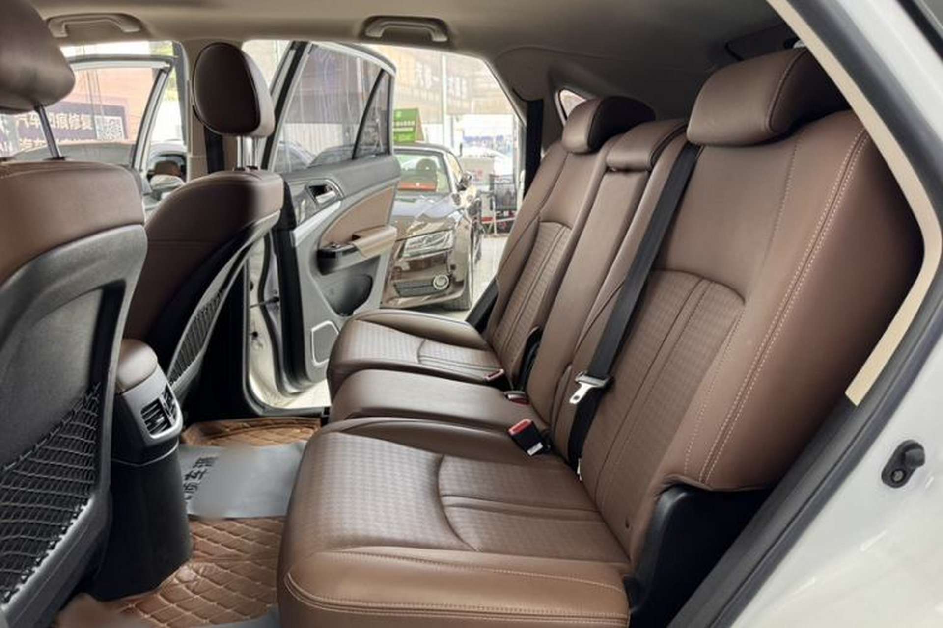 Used BYD S7 2017 2.0T Automatic Luxury Model Interior 8
