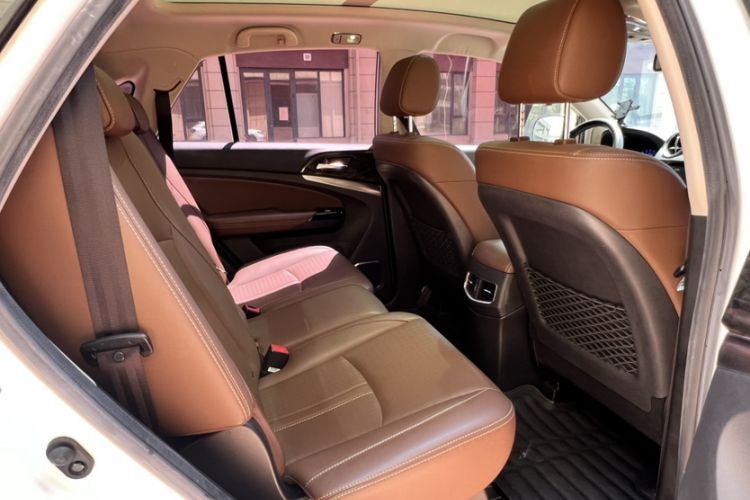 Used BYD S7 2017 2.0T Automatic Prestige Edition Interior 8