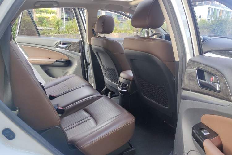 Used BYD S7 2017 2.0T Automatic Luxury Model Interior 9
