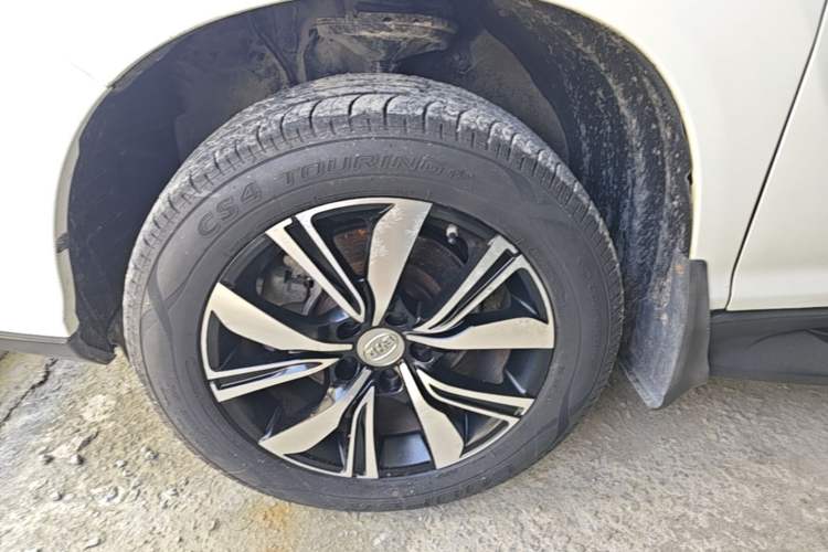Used BYD S7 2017 2.0T Automatic Prestige Edition Left Front Wheel Hub