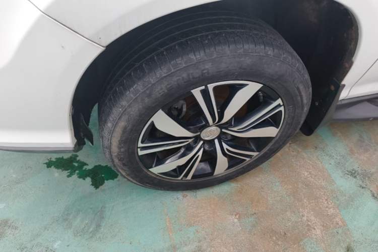 Used BYD S7 2017 2.0T Automatic Prestige Edition Left Front Wheel Hub