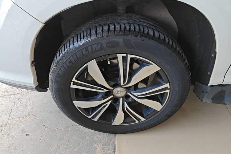 Used BYD S7 2017 2.0T Automatic Prestige Edition Left Front Wheel Hub