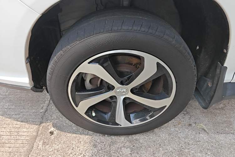 Used BYD S7 2017 2.0T Automatic Luxury Model Left Front Wheel Hub