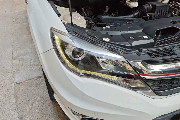 Used BYD S7 2017 2.0T Automatic Prestige Edition Right Front Headlight