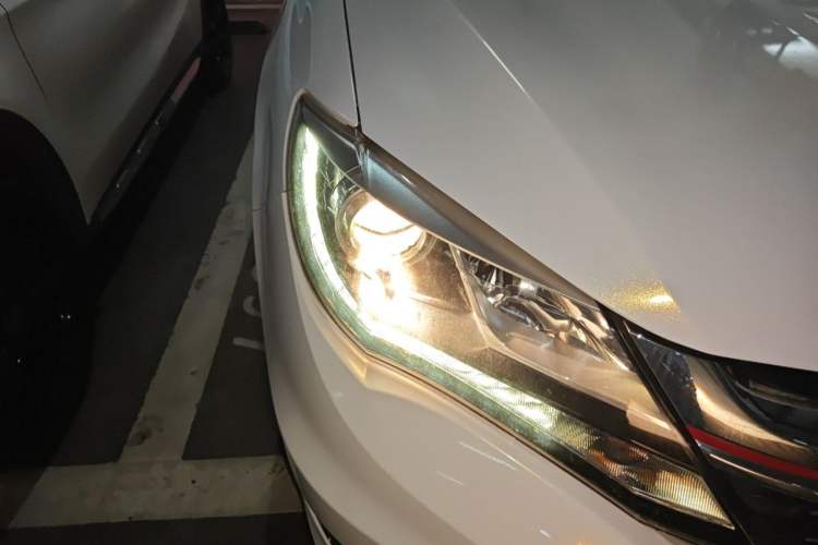 Used BYD S7 2017 2.0T Automatic Prestige Edition Right Front Headlight