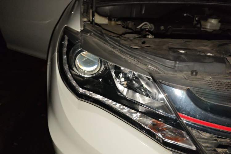Used BYD S7 2017 2.0T Automatic Prestige Edition Right Front Headlight