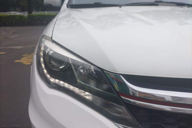 Used BYD S7 2017 2.0T Automatic Prestige Edition Right Front Headlight