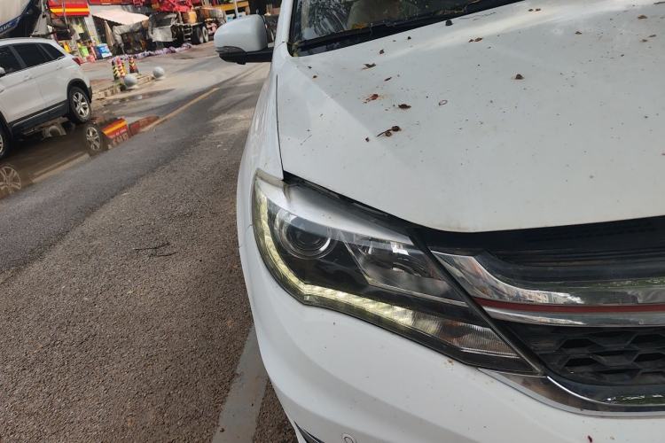 Used BYD S7 2017 2.0T Automatic Prestige Edition Right Front Headlight