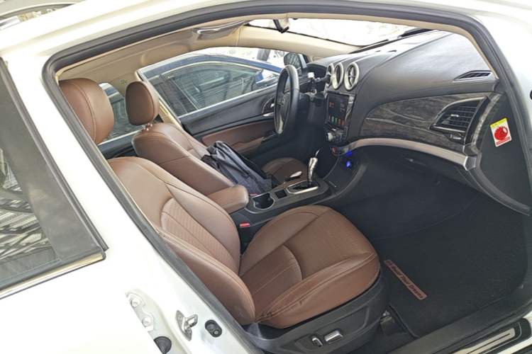 Used BYD S7 2017 2.0T Automatic Prestige Edition Right Front Seat
