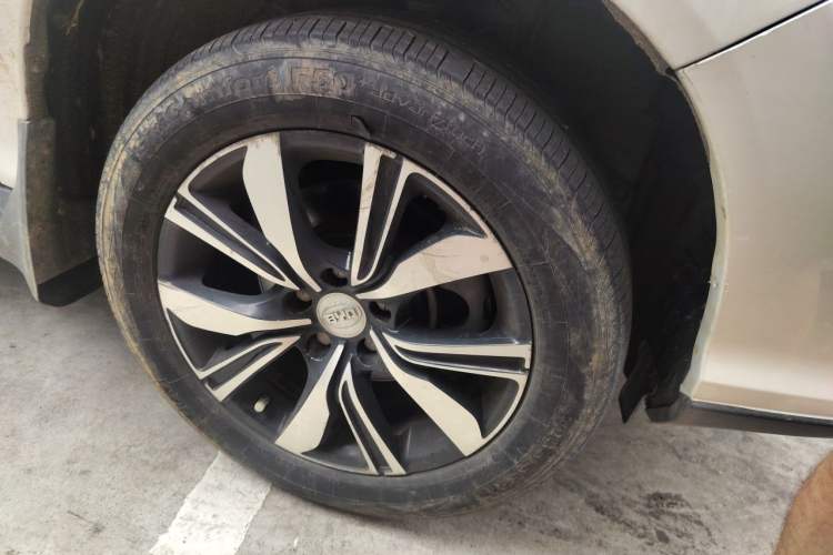 Used BYD S7 2017 2.0T Automatic Prestige Edition Right Front Wheel Hub