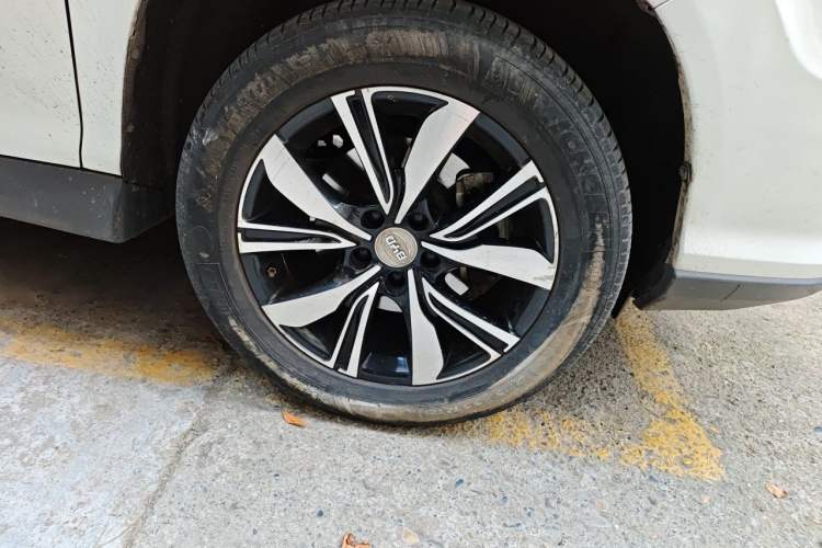 Used BYD S7 2017 2.0T Automatic Prestige Edition Right Front Wheel Hub