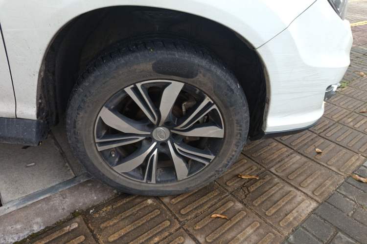 Used BYD S7 2017 2.0T Automatic Prestige Edition Right Front Wheel Hub