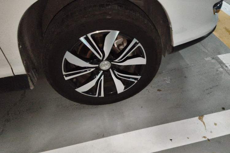 Used BYD S7 2017 2.0T Automatic Prestige Edition Right Front Wheel Hub