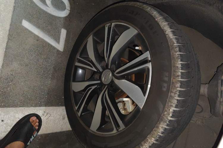 Used BYD S7 2017 2.0T Automatic Prestige Edition Right Front Wheel Hub