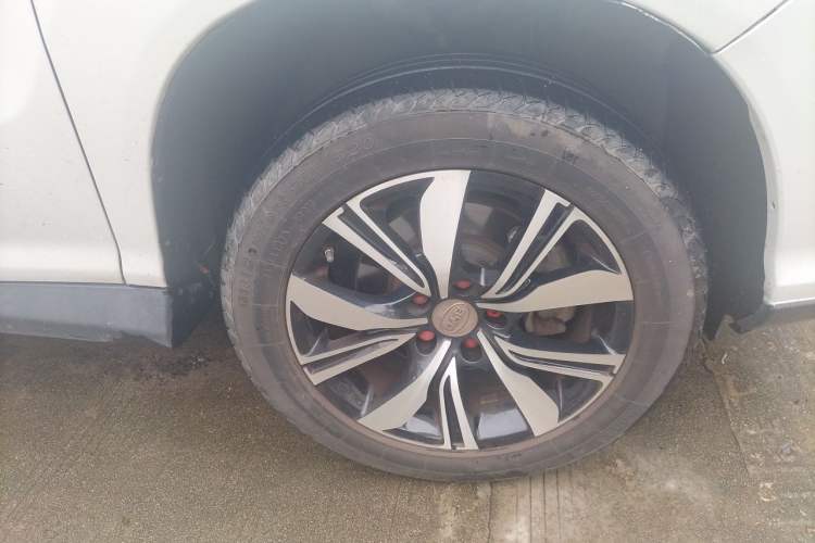 Used BYD S7 2017 2.0T Automatic Prestige Edition Right Front Wheel Hub