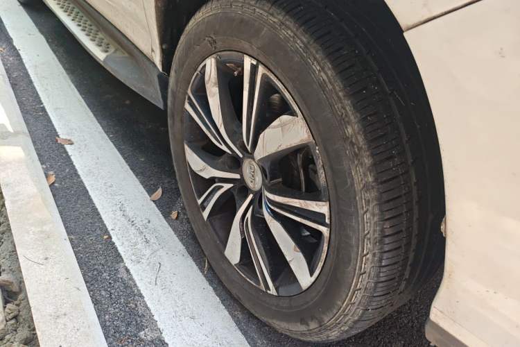 Used BYD S7 2017 2.0T Automatic Prestige Edition Right Front Wheel Hub