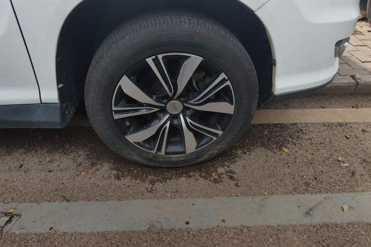 Used BYD S7 2017 2.0T Automatic Prestige Edition Right Front Wheel Hub
