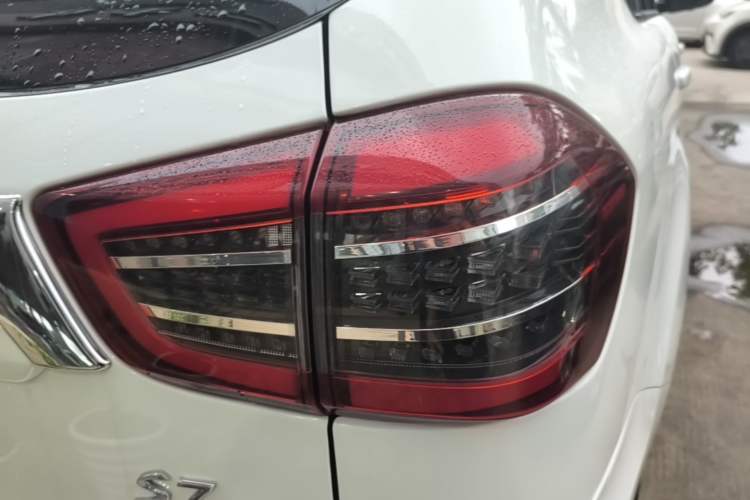 Used BYD S7 2017 2.0T Automatic Prestige Edition Right Rear Taillight