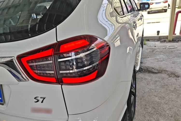 Used BYD S7 2017 2.0T Automatic Prestige Edition Right Rear Taillight