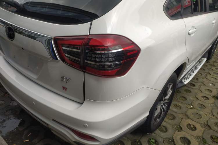 Used BYD S7 2017 1.5T Manual Luxury Model Right Rear Taillight