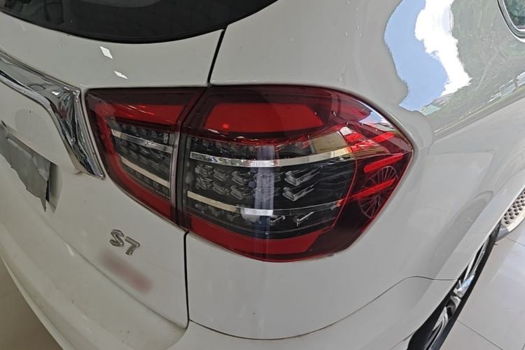 Used BYD S7 2017 2.0T Automatic Prestige Edition Right Rear Taillight